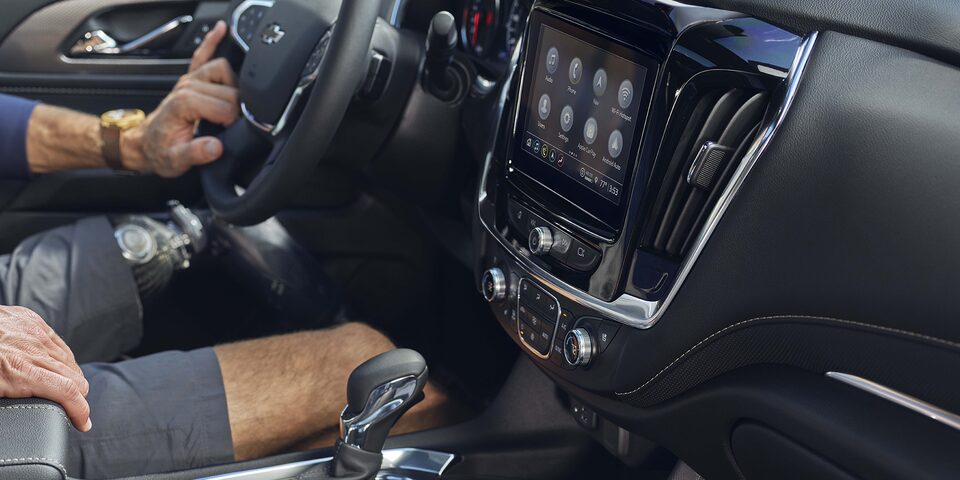Infoentretenimiento con pantalla táctil de 8 pulgadas para Chevrolet Traverse 2023