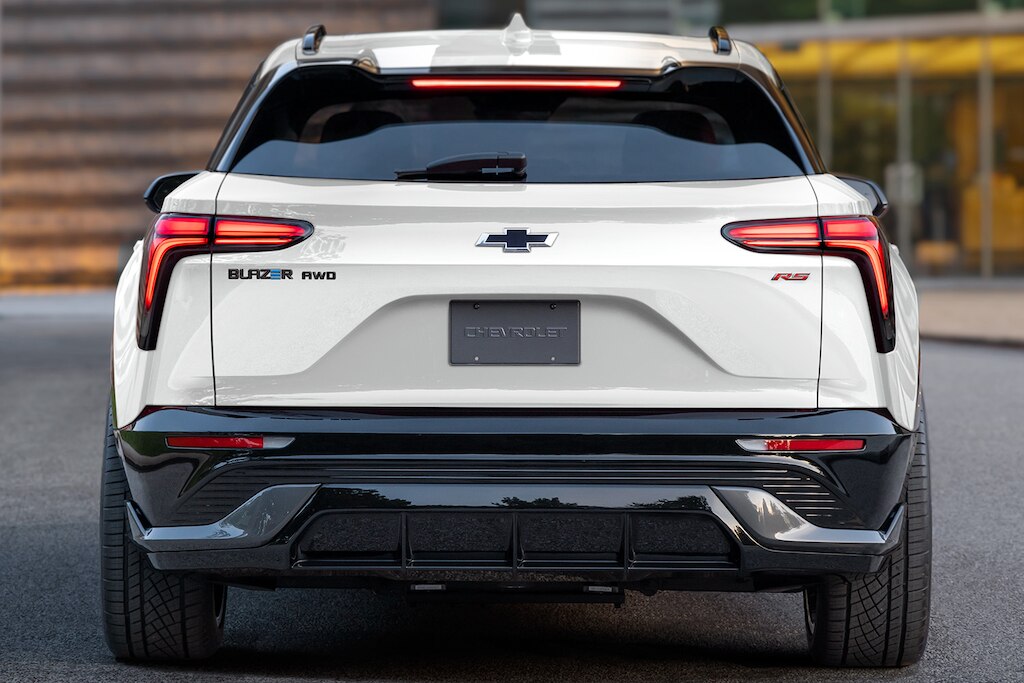 Faros IntelliBeam® que activan luces altas de faros automáticamente de Chevrolet Blazer EV 2025, camioneta SUV eléctrica